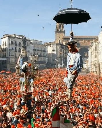Soportes publicitarios activos durante las fiestas de la Virgen Blanca, patronales de Vitoria-Gasteiz