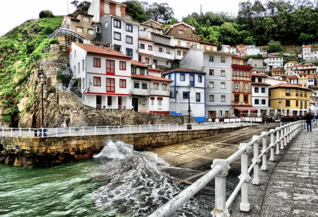 Mupis, marquesinas y vallas publicitarias de Marco Visual en Asturias