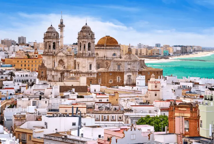 Publicidad exterior en la ciudad de Cádiz Publicidad exterior en la ciudad de Cádiz