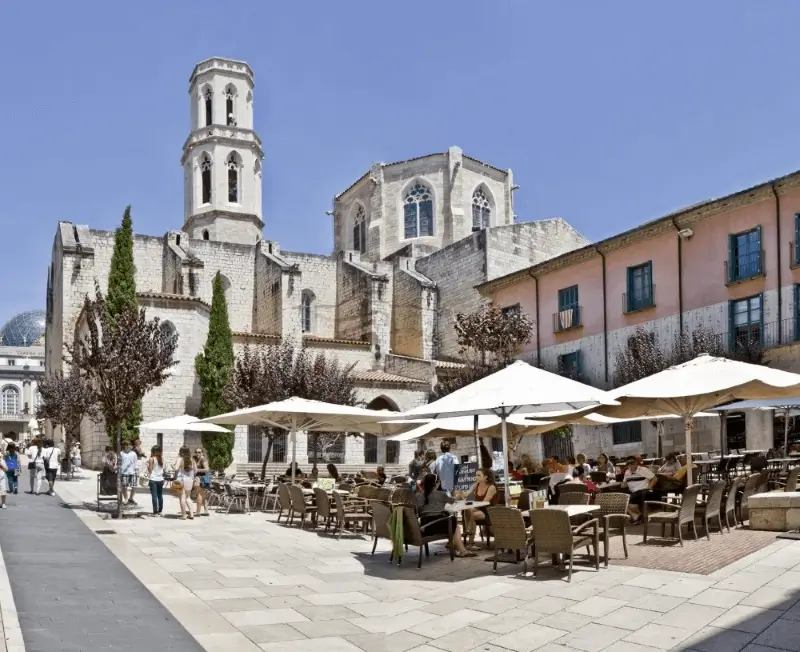 Vallas publicitarias en los accesos y la Rambla de Figueres