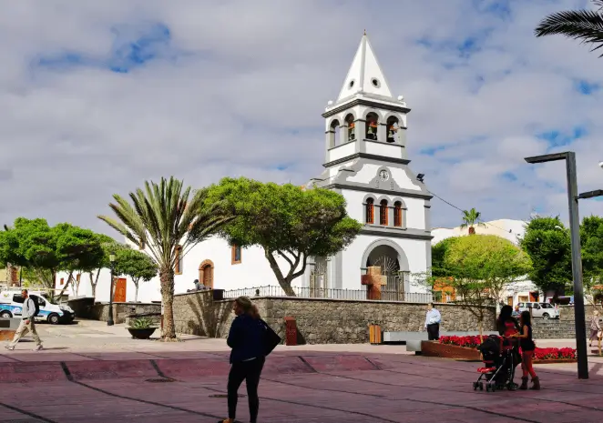 Vallas, mupis y termómetros publicitarios de Marco Visual en Puerto del Rosario
